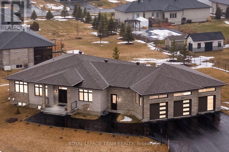 29539782/7125-still-meadow-way/greely/ottawa/ontario/K4P1B8_1