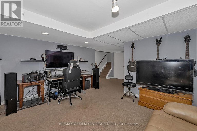 28429396/1138-ste-agathe-park/convent-glen-north/ottawa/ontario/K1C2B5_24