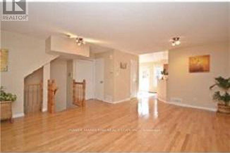 27846096/10-1701-blohm-drive/hunt-club-park/ottawa/ontario/K1G6N6_4