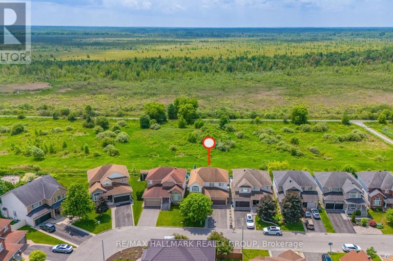 28460424/182-felicity-crescent/mer-bleuebradley-estatesanderson-park/ottawa/ontario/K1W0C2_47