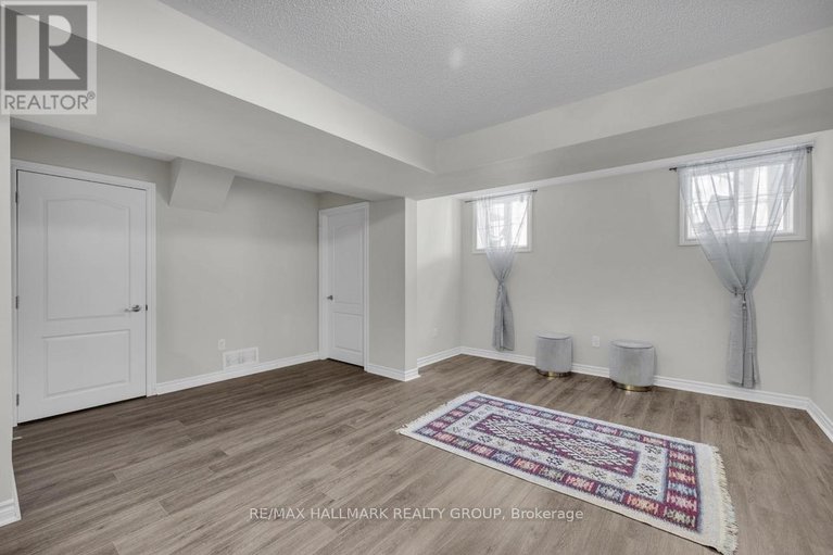 29322601/229-meadowbreeze-drive/emerald-meadowstrailwest/ottawa/ontario/K2M3A6_29