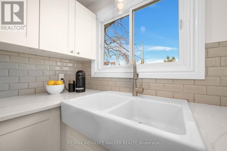 29640984/2052-valley-drive/elmvale-acresurbandale/ottawa/ontario/K1G2P4_11