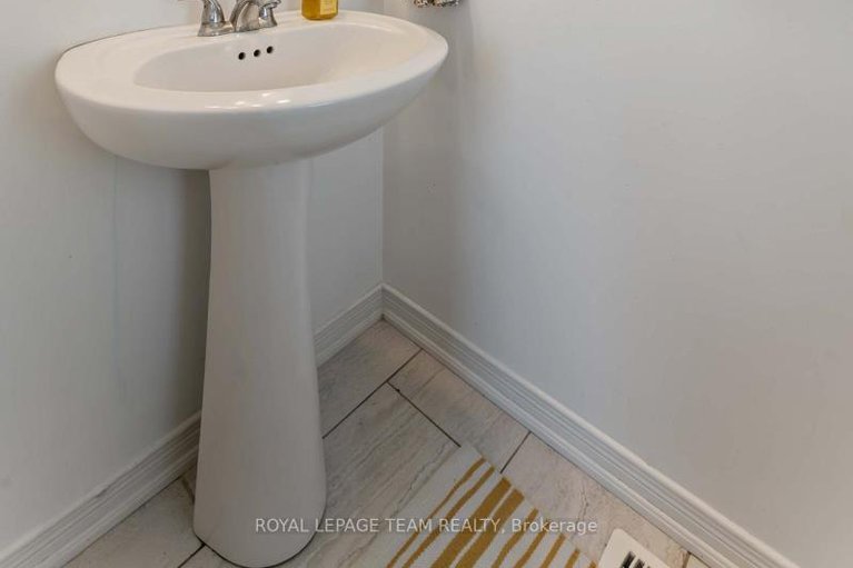 28929396/359-melodie-street/mer-bleuebradley-estatesanderson-park/ottawa/ontario/K1W0L8_19