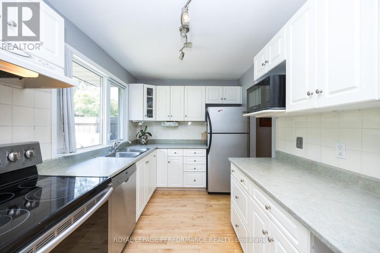 28471884/49-reaney-court/beaverbrook/ottawa/ontario/K2K1W7_20