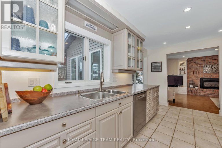 28266949/129-ridgeview-drive/carp/ottawa/ontario/K0A1L0_16