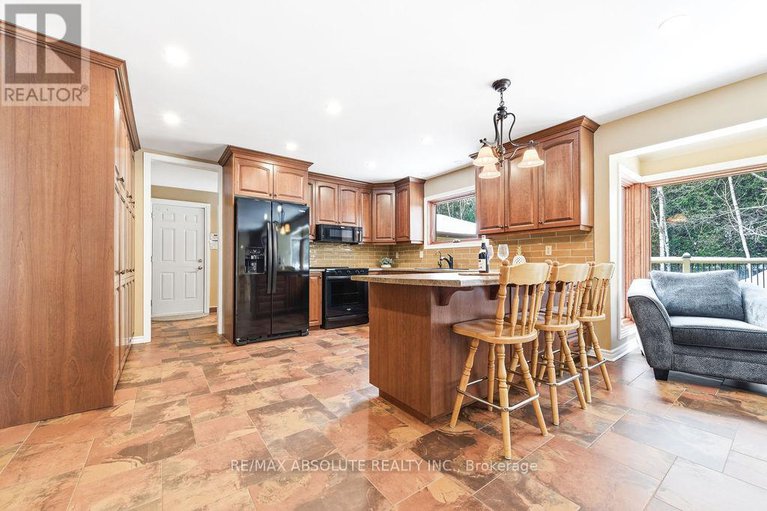 29357236/206-deerwood-drive/fitzroy-ward-south-west/ottawa/ontario/K0A2H0_9