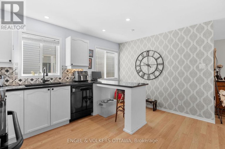28745493/128-grandpark-circle/hunt-club-park/ottawa/ontario/K1G6R5_17