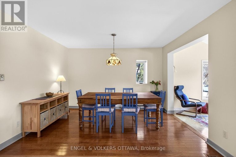 29617139/424-lochaber-avenue/westboro-west/ottawa/ontario/K2A0A6_24