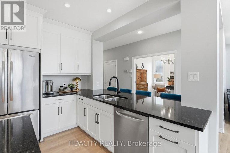 29617148/216-balikun-heights/emerald-meadowstrailwest/ottawa/ontario/K2V0A6_6