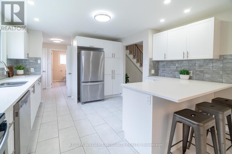 28368690/103-beaver-ridge/city-viewskylinefisher-heightsparkwood-hills/ottawa/ontario/K2E6E5_9