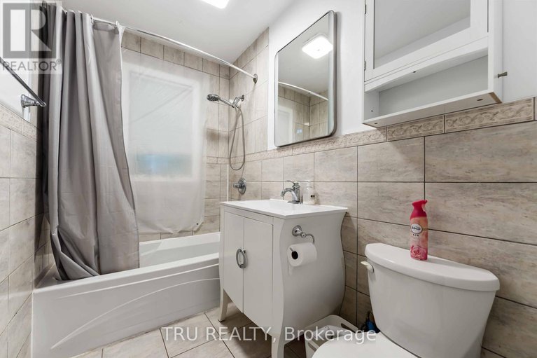 28591206/14-claver-street/cardinal-heights/ottawa/ontario/K1J6W7_16
