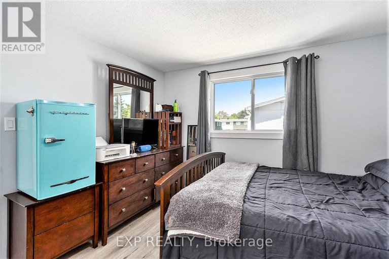 28484496/d-1520-beaverpond-drive/pineview/ottawa/ontario/K1B3R9_18
