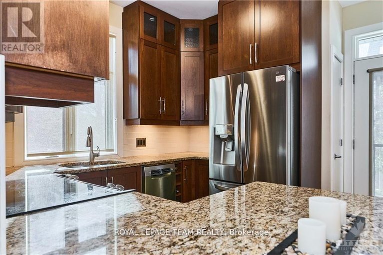29679100/10-800-melwood-avenue/mckellar-heightsglabar-park/ottawa/ontario/K2A3C3_10