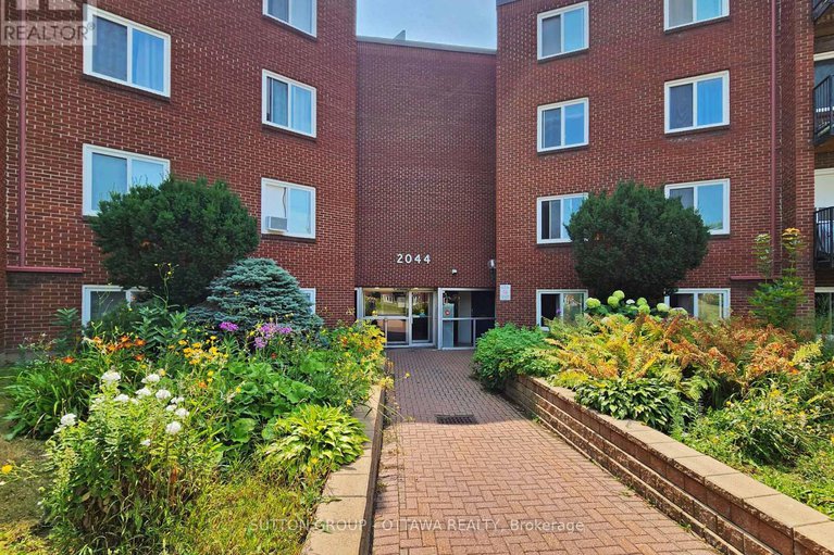 28719477/202a-2044-arrowsmith-drive/beacon-hill-south/ottawa/ontario/K1J7V8_1