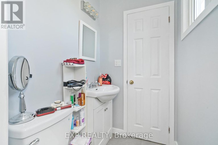 28303908/322-galloway-drive/bilberry-creekqueenswood-heights/ottawa/ontario/K1E1W3_19