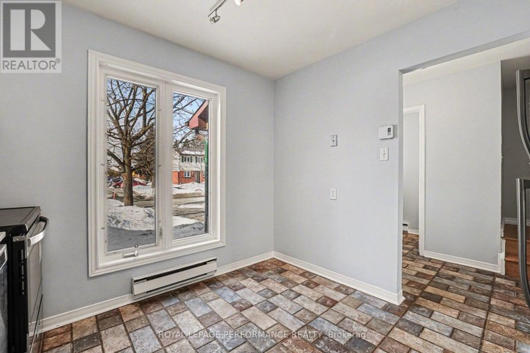 29688015/1367-cedarcroft-crescent/pineview/ottawa/ontario/K1B5G8_11