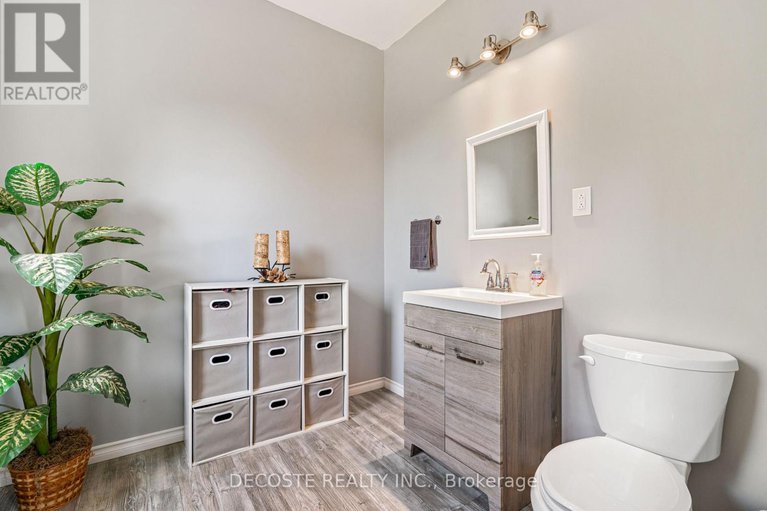 29247092/1-mechanic-street-e/maxville/north-glengarry/ontario/K0C1T0_37