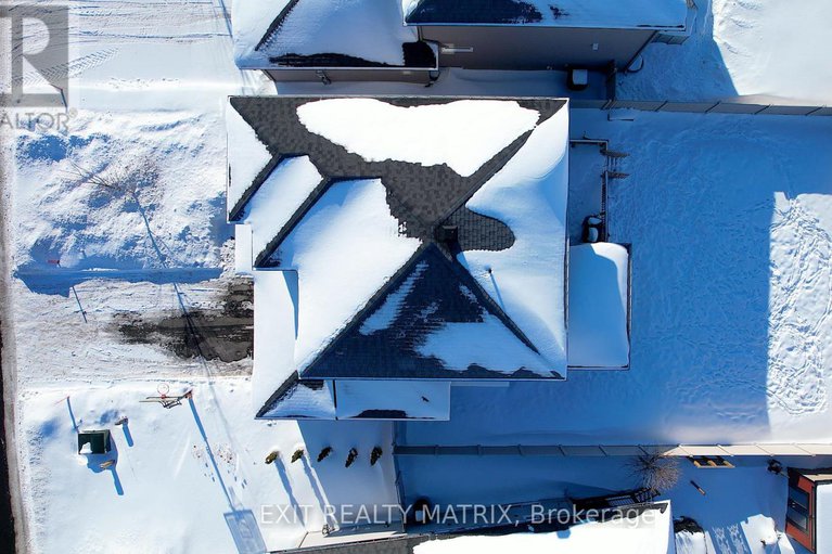 29378687/273-central-park-boulevard/village-of-russell/russell/ontario/K4R0E9_32