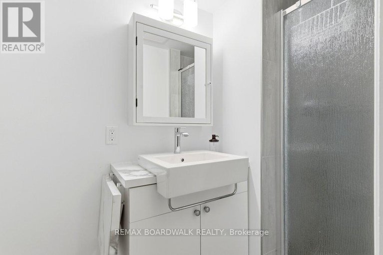 29640034/47-2210-loyola-avenue/beaconwood/ottawa/ontario/K1J8H5_30