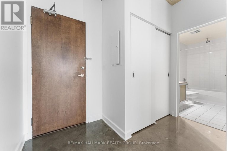 29240136/903-180-york-street/lower-townbyward-market/ottawa/ontario/K1N1J6_7