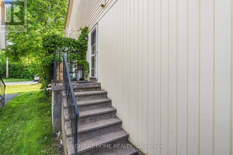 28426609/23d-forester-crescent/westcliffe-estates/ottawa/ontario/K2H8Y1_21