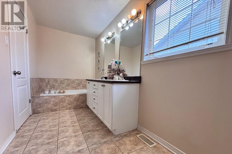 29597543/240-eliot-street/town-of-rockland/clarence-rockland/ontario/K4K0E6_22