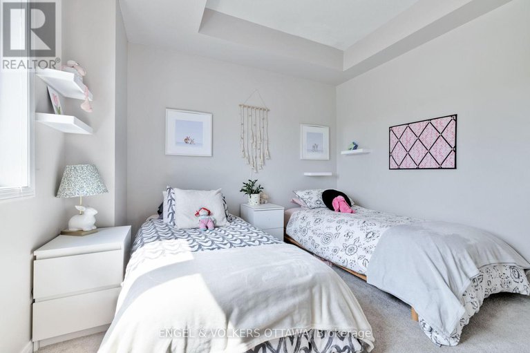 28491799/4-44-sternes-private/springridgeeast-village/ottawa/ontario/K4A0X8_29