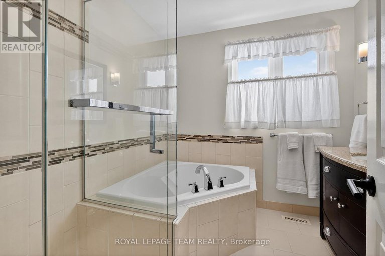 29501810/318-liard-street/stittsville-south/ottawa/ontario/K2S1J8_30