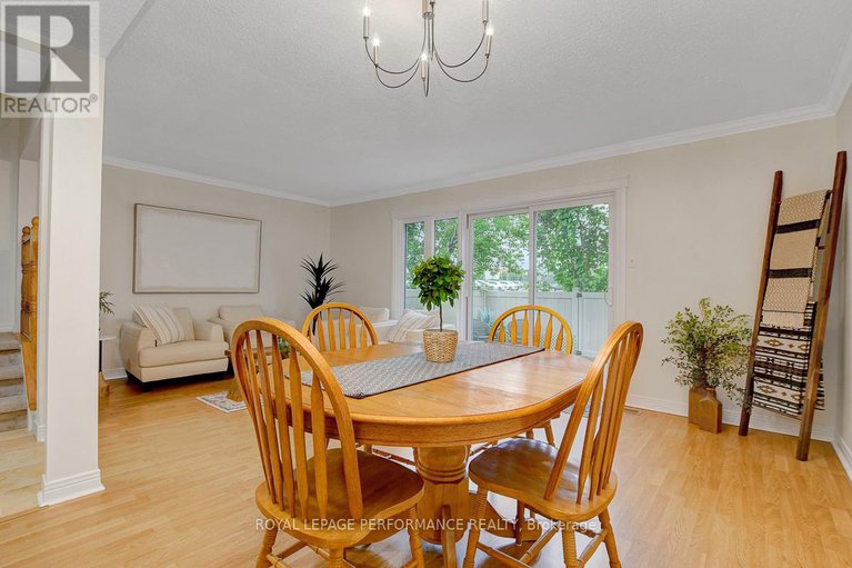 28710686/22-550-straby-avenue/overbrookcastle-heights/ottawa/ontario/K1K1H1_12
