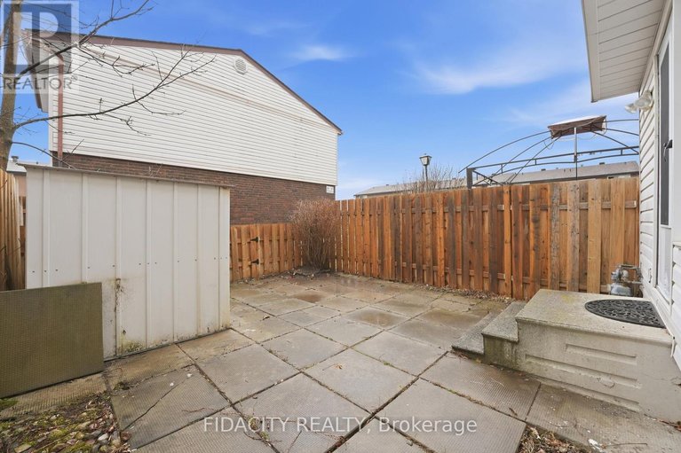 29621075/31-16-glencoe-street/arlington-woods/ottawa/ontario/K2H8S6_33