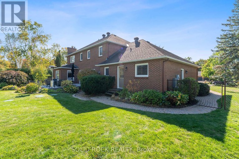 28931406/5569-whitewood-avenue/manotick-village-manotick-estates/ottawa/ontario/K4M1E1_44