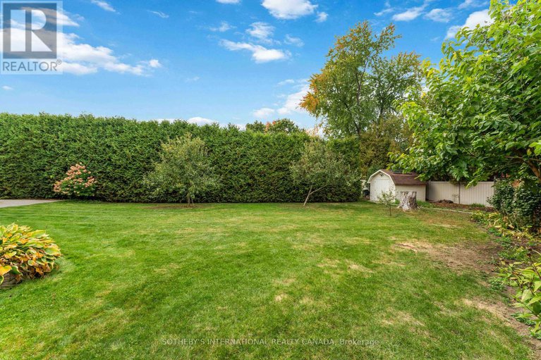 28996466/19-campfield-court/pineglencountry-place/ottawa/ontario/K2E7X8_49