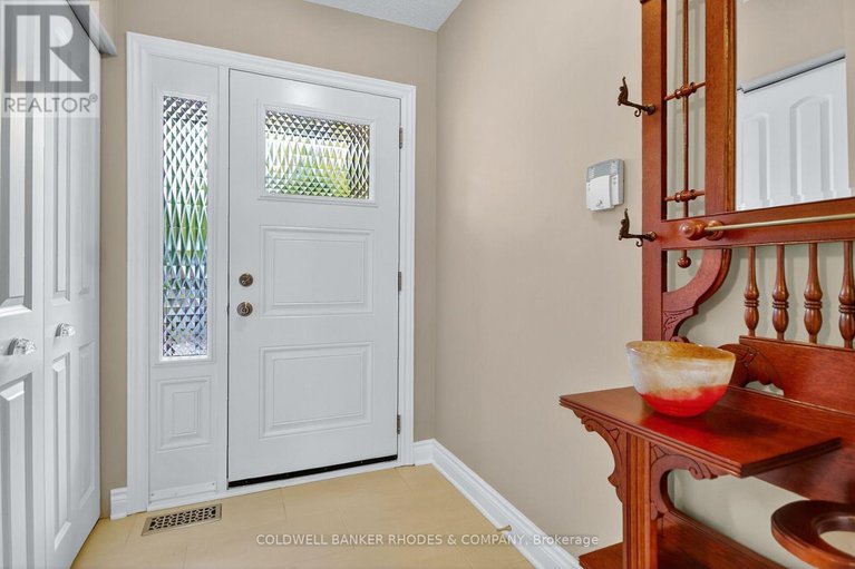 29032585/8-confederation-private/mooneys-bayriverside-park/ottawa/ontario/K1V9W6_4