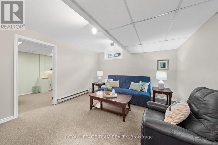 29528720/7942-decarie-drive/orleans-wood/ottawa/ontario/K1C2K3_25