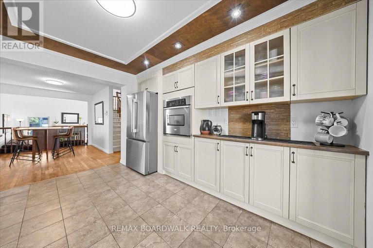 29671423/1837-windflower-way/chapel-hill/ottawa/ontario/K1C5Z8_12