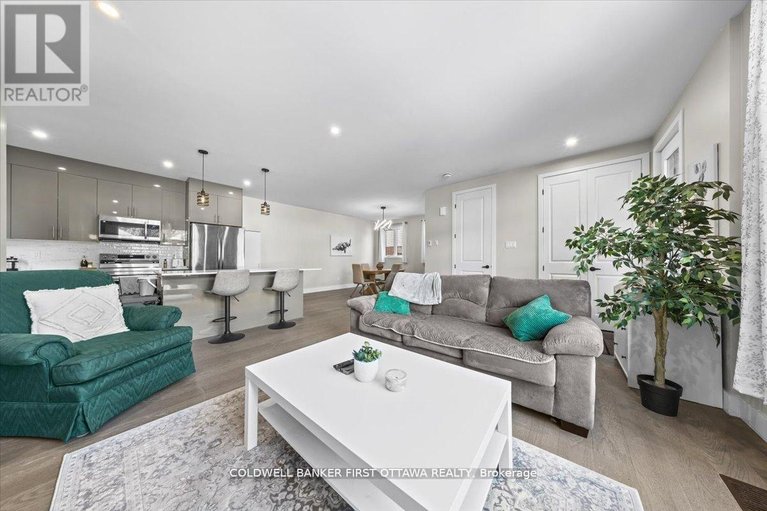 29638674/a-b-25-pennard-way/hunt-club-parkgreenboro/ottawa/ontario/K1T4C1_8