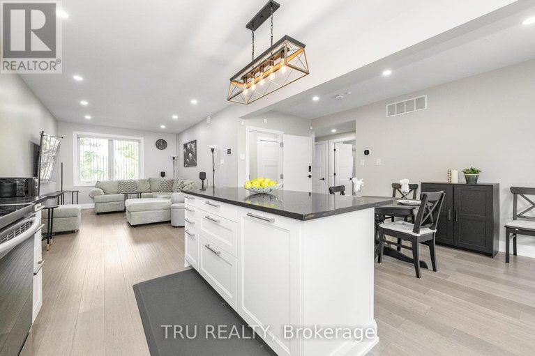 28892803/381-north-river-road/vanier/ottawa/ontario/K1L8C3_11