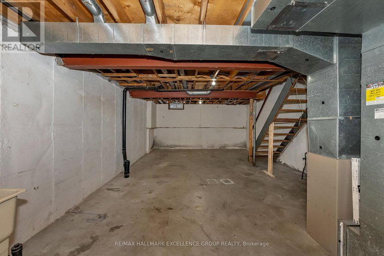 29167198/15-1968-fairglen-mews/blackburn-hamlet-south/ottawa/ontario/K1B5A5_32