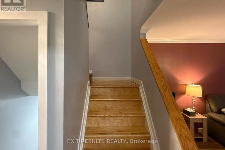 29055945/1090-dianne-avenue/town-of-rockland/clarence-rockland/ontario/K4K1G7_20