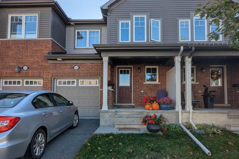29049854/582-meadowcreek-circle/emerald-meadowstrailwest/ottawa/ontario/K2M0J8_1