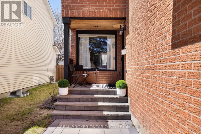 29653465/2058-wildflower-drive/queenswood-heights-south/ottawa/ontario/K1E3R3_2