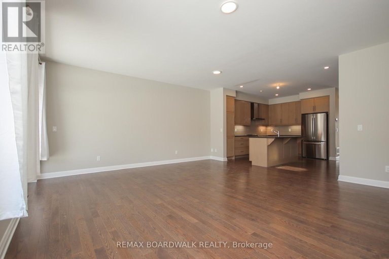 29643947/74-michael-stoqua-street/cfb-rockcliffe-and-area/ottawa/ontario/K1K5A2_6