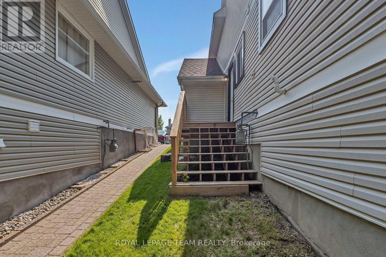 28509472/2207-nature-trail-crescent/orleans-village/ottawa/ontario/K1W1E7_36