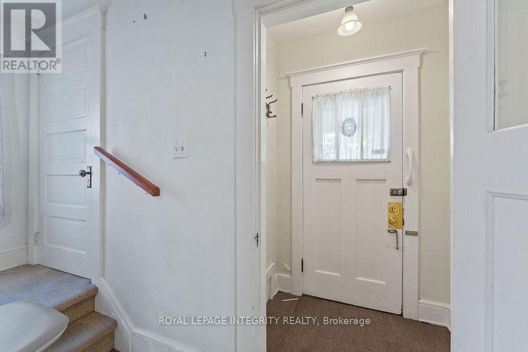 28943384/472-edison-avenue/mckellarhighland/ottawa/ontario/K2A1T9_10