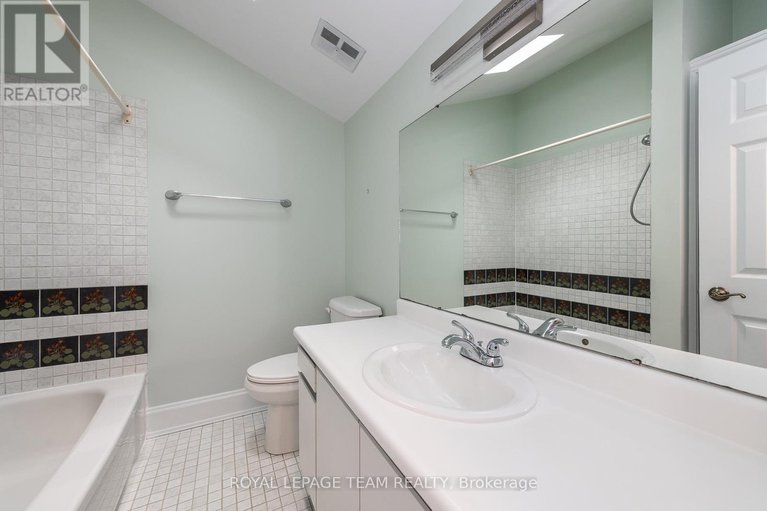 29428183/c-595-besserer-street/sandy-hill/ottawa/ontario/K1N6C8_24