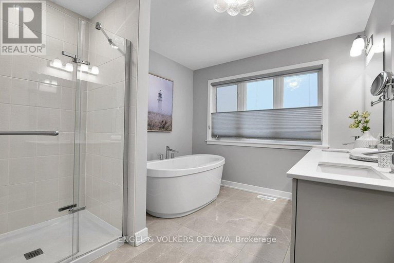 29357052/134-winterhaven-drive/mer-bleuebradley-estatesanderson-park/ottawa/ontario/K1W0H4_23