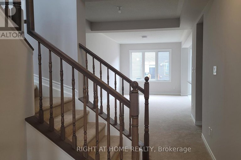 28714089/713-perseus-avenue/half-moon-bay/ottawa/ontario/K2J3V5_4