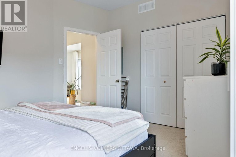 28491799/4-44-sternes-private/springridgeeast-village/ottawa/ontario/K4A0X8_27