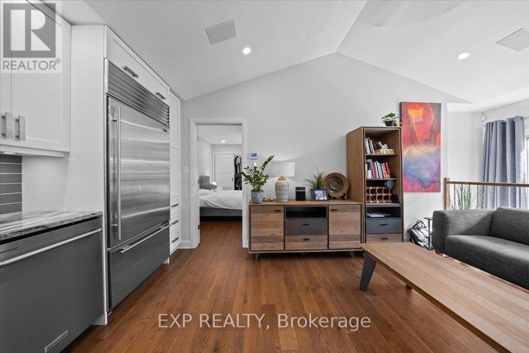 29294454/18-ivylea-street/craig-henrywoodvale/ottawa/ontario/K2G4X5_35