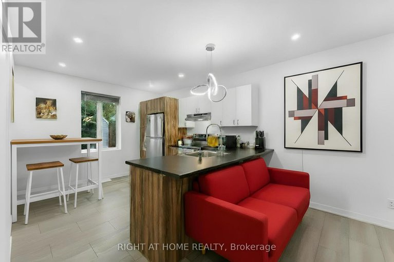 29090557/147-longpre-street-e/vanier/ottawa/ontario/K1L7J5_4